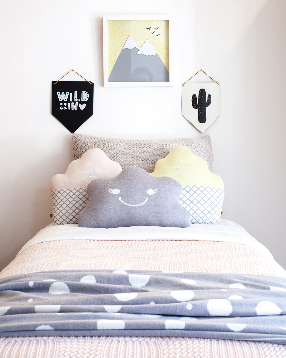 Cushion SMILE Light Gray