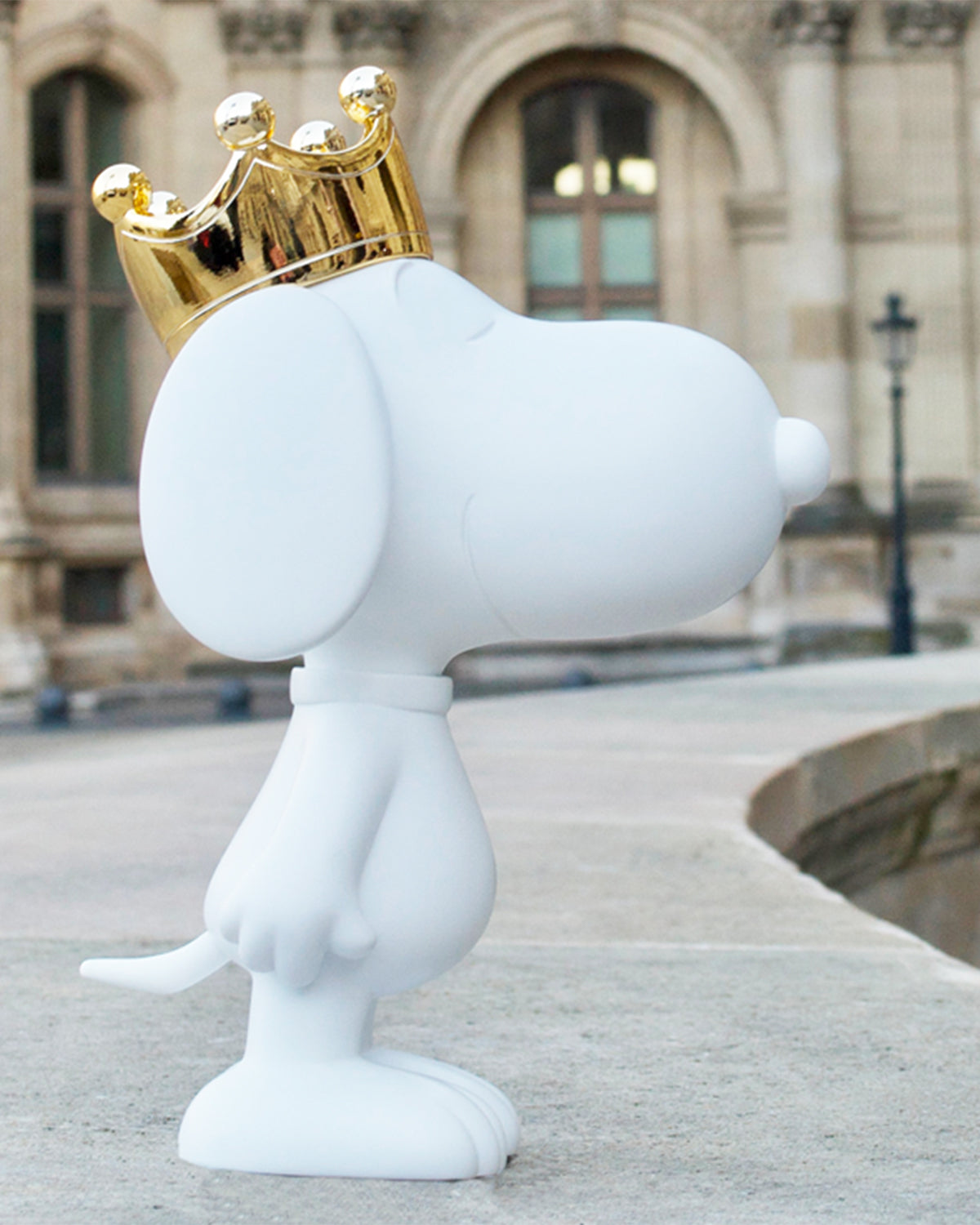 Snoopy Crown White & Gold 31"