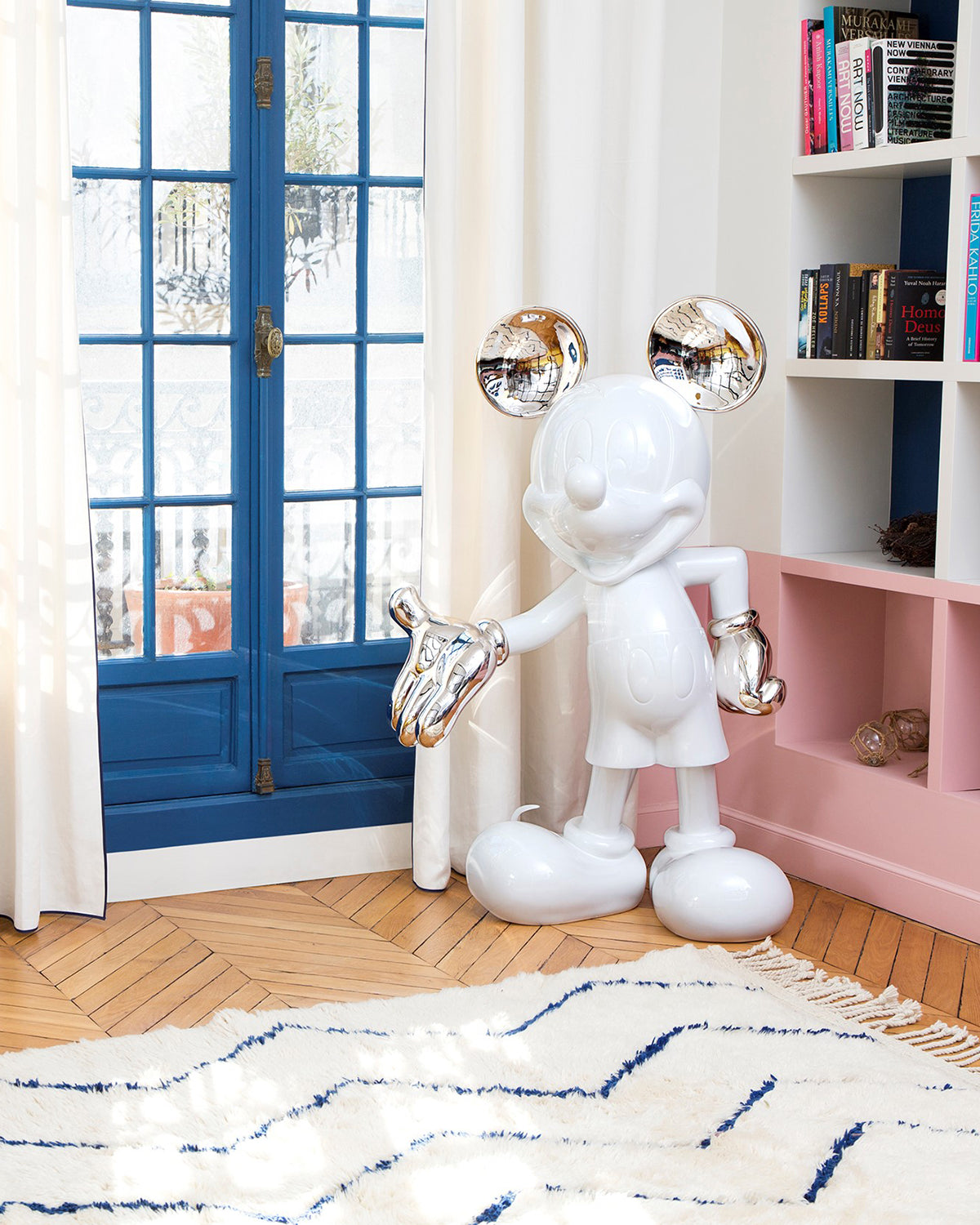 Mickey Mouse WELCOME White & Silver 55in