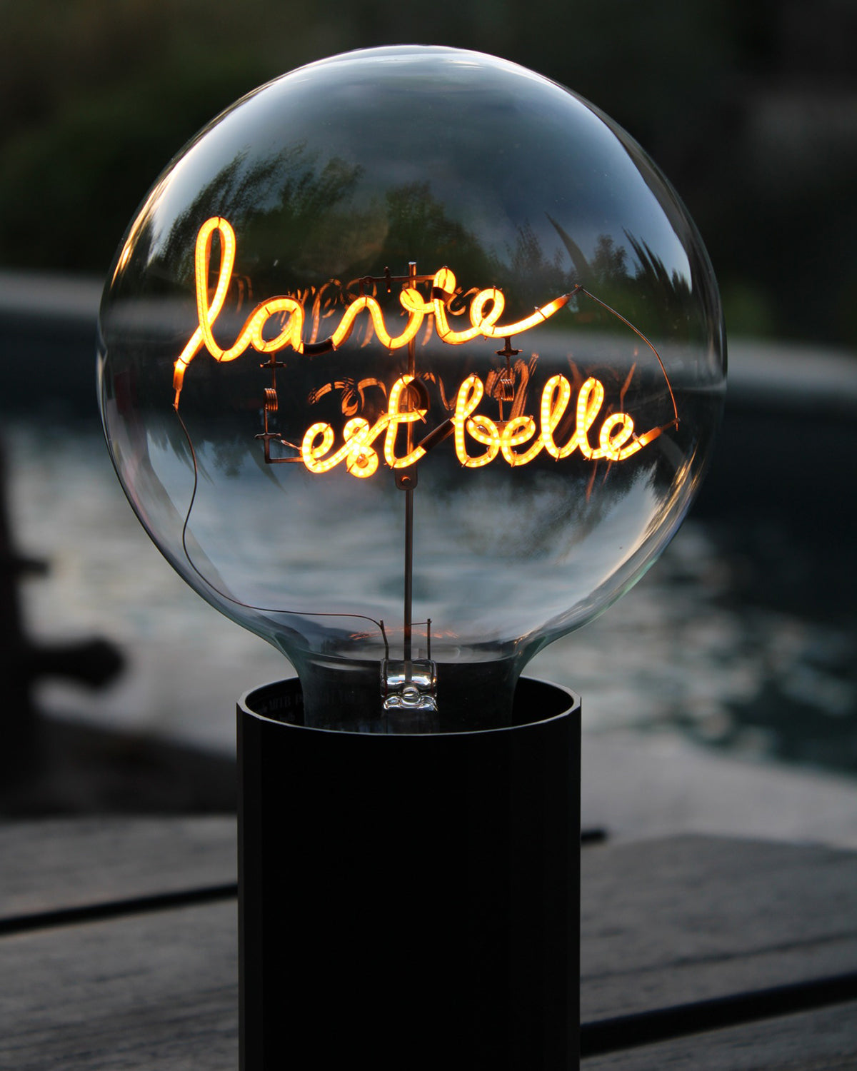 Bulb LA VIE EST BELLE Amber with Base Table Lamp PORTABLE Black