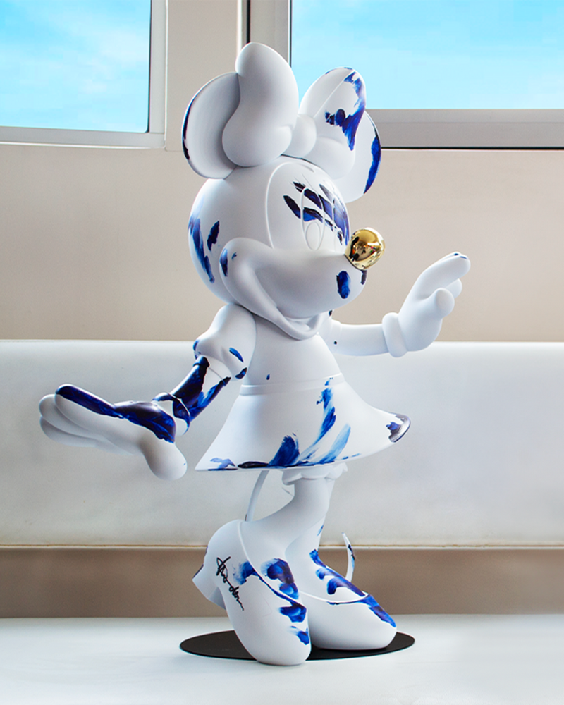 Minnie One Minute Marcel Wanders White & Blue 24"