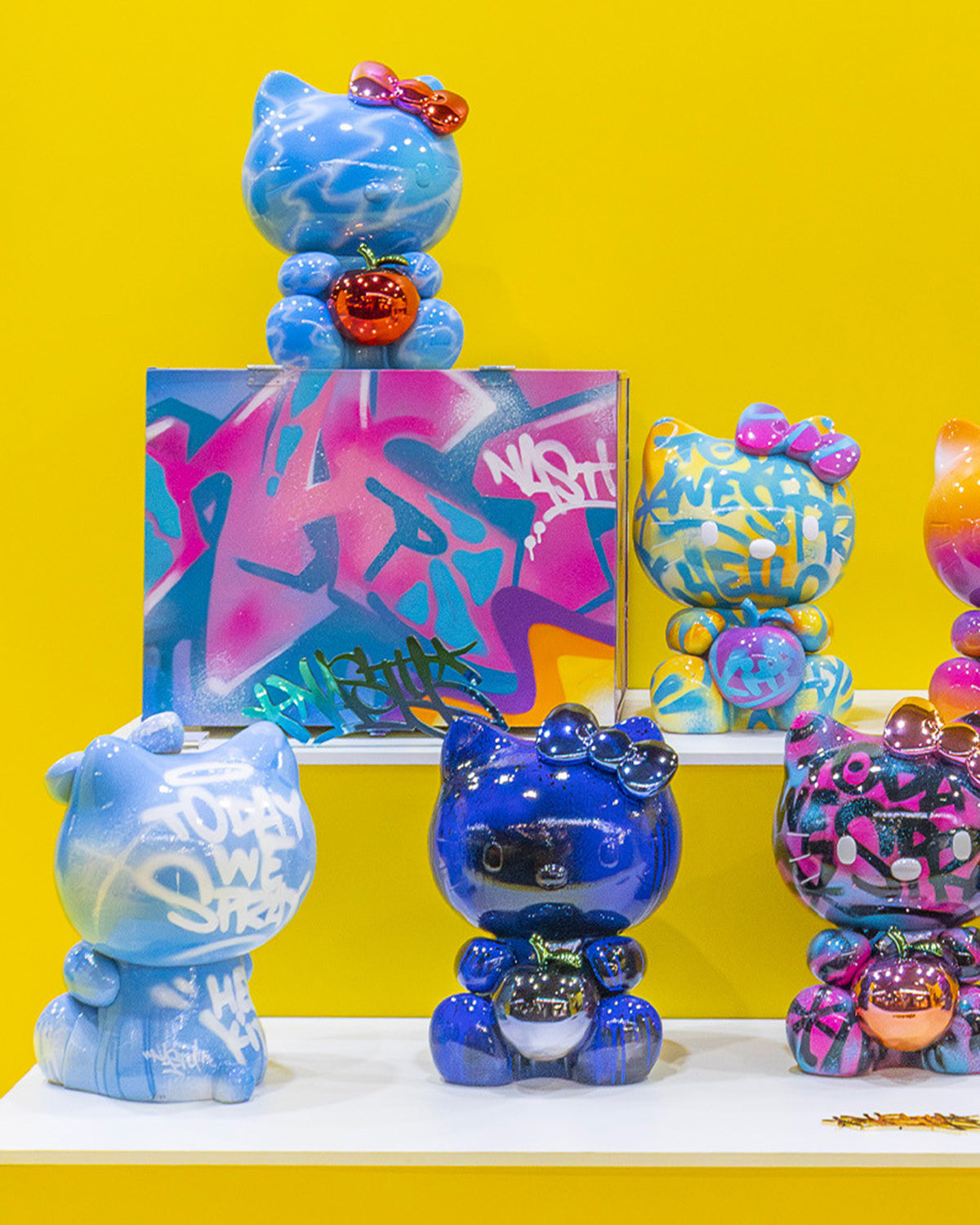 Hello Kitty GRAFFITI Blue with Green Apple 21in