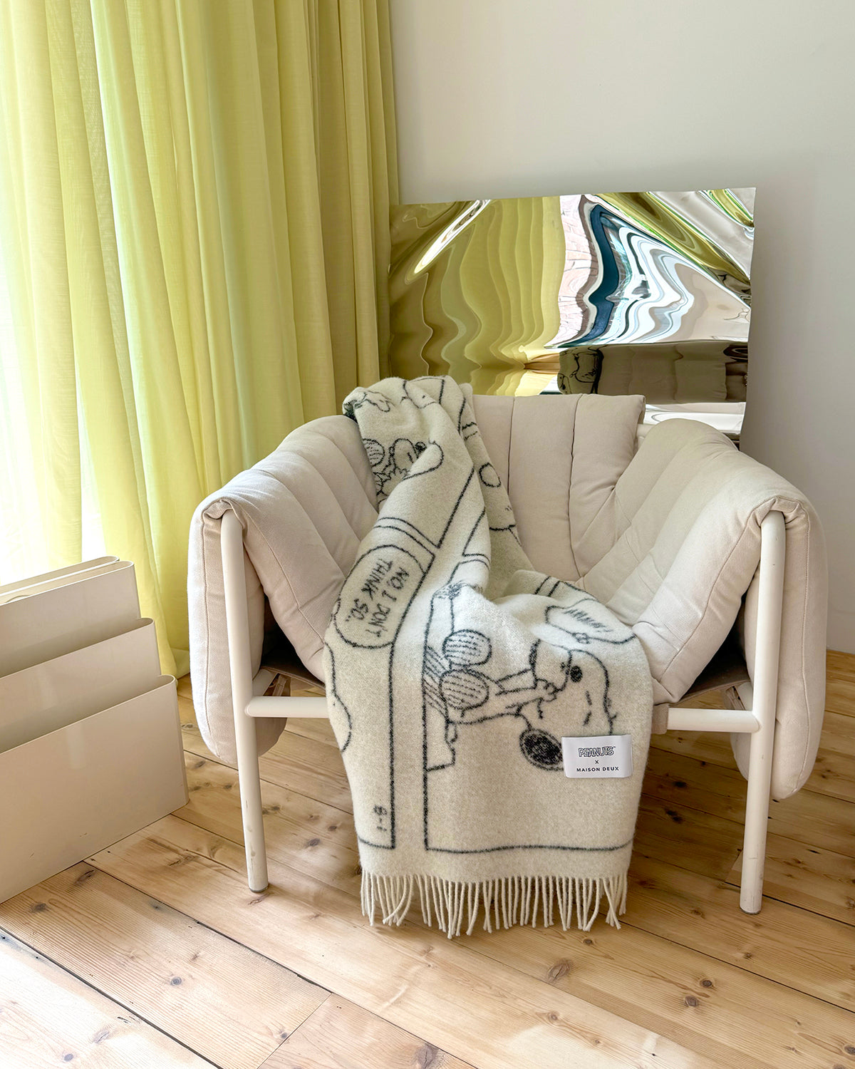 Blanket PEANUTS DOUGHNUT Comic Strip Black / White 4.25 x 6.5ft