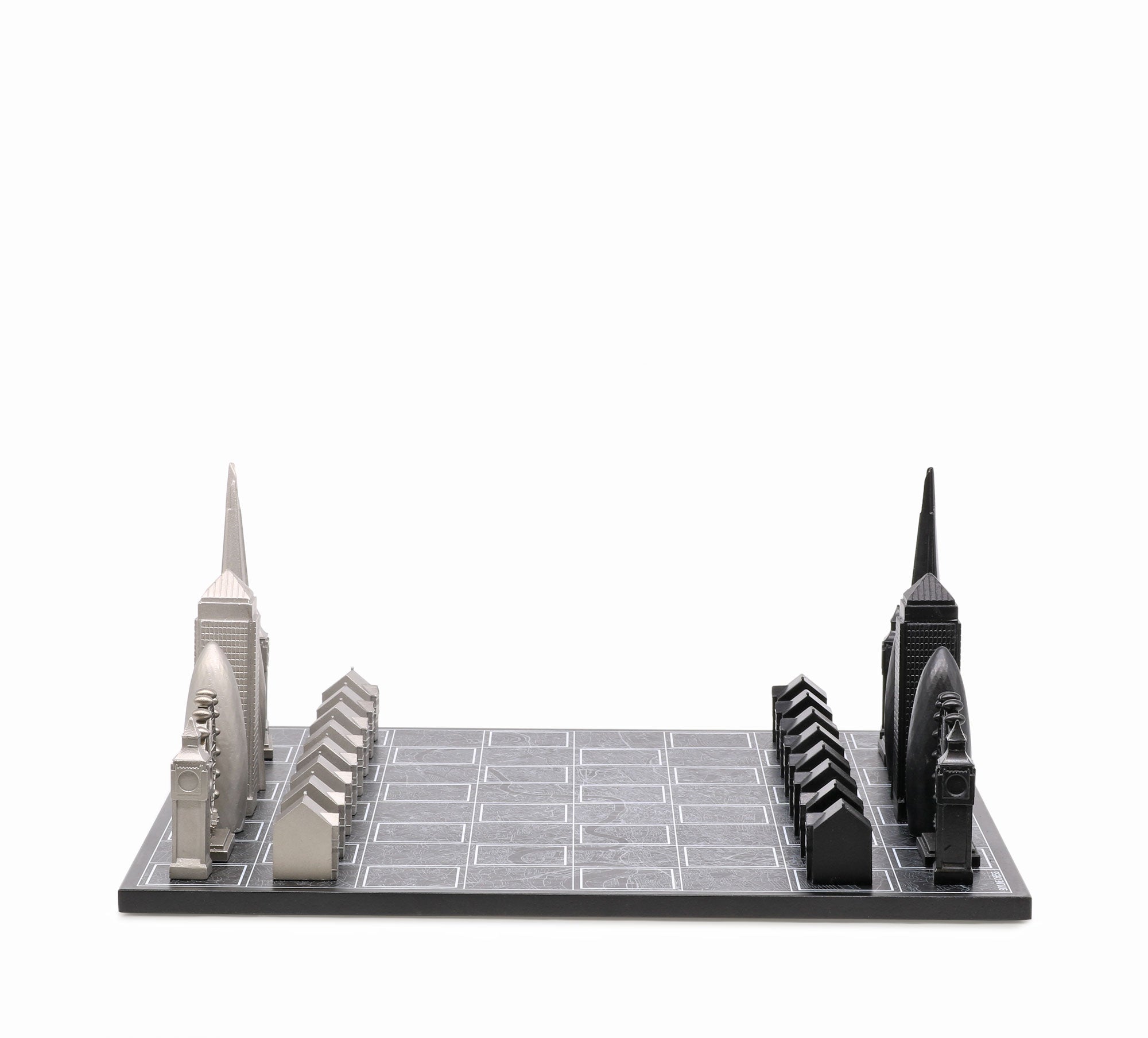 Skyline Chess Chess Set Stainless Steel London Edition with London Map Board