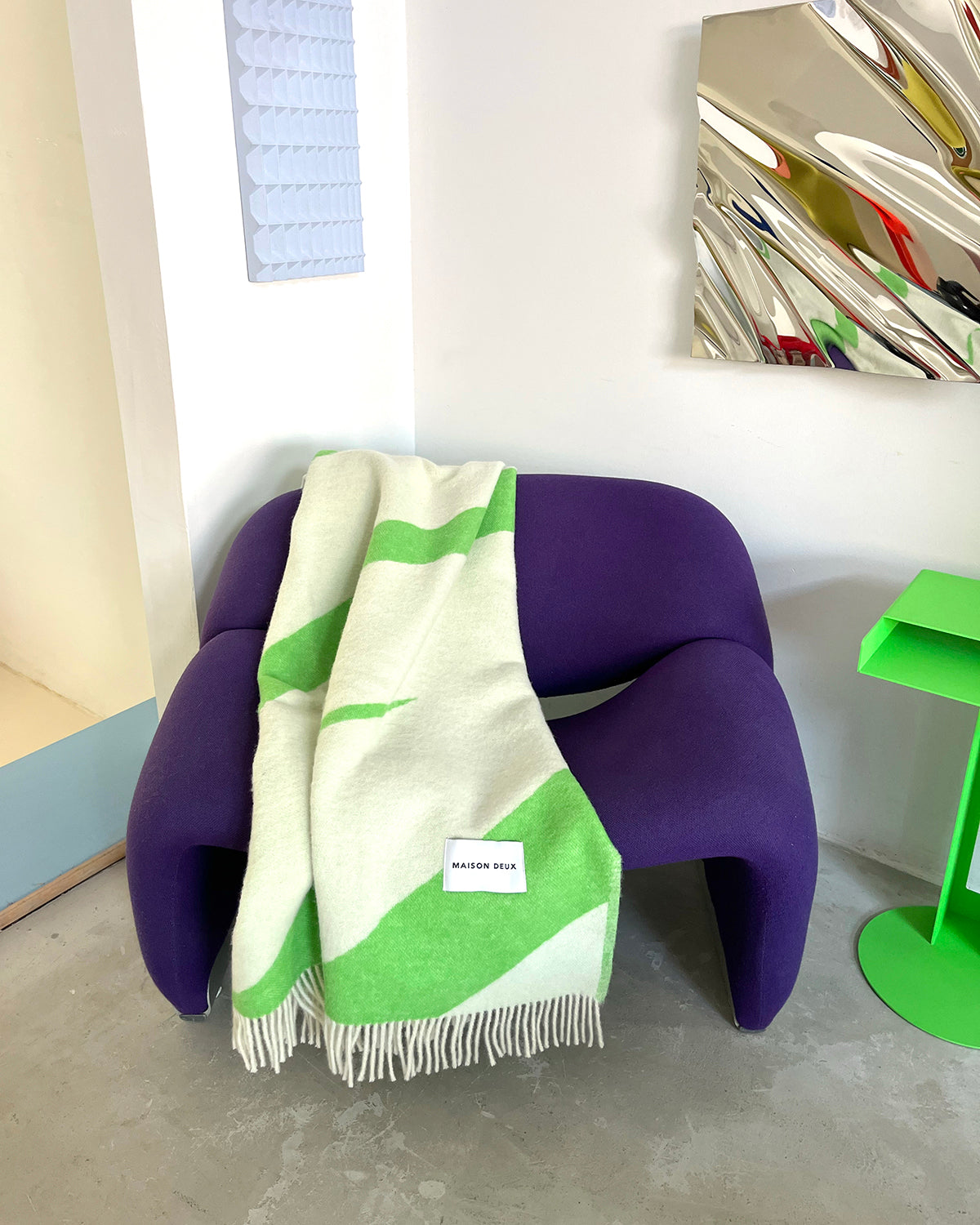 Blanket SWIRL White / Apple 4.25 x 6.5ft