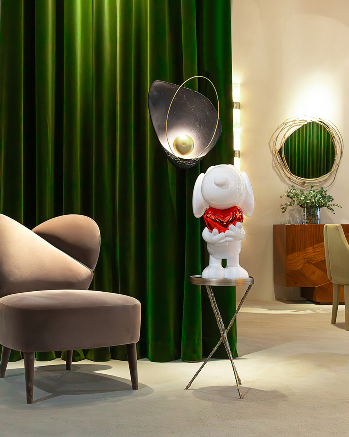 Snoopy HEART White & Shiny Red Heart 22in