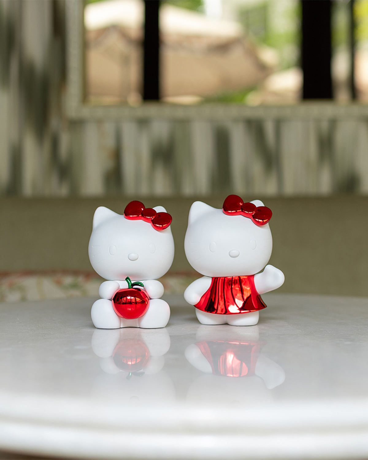 Set of Hello Kitty Apple & Dress - LD Studio - White & Chromed Red - 4  in