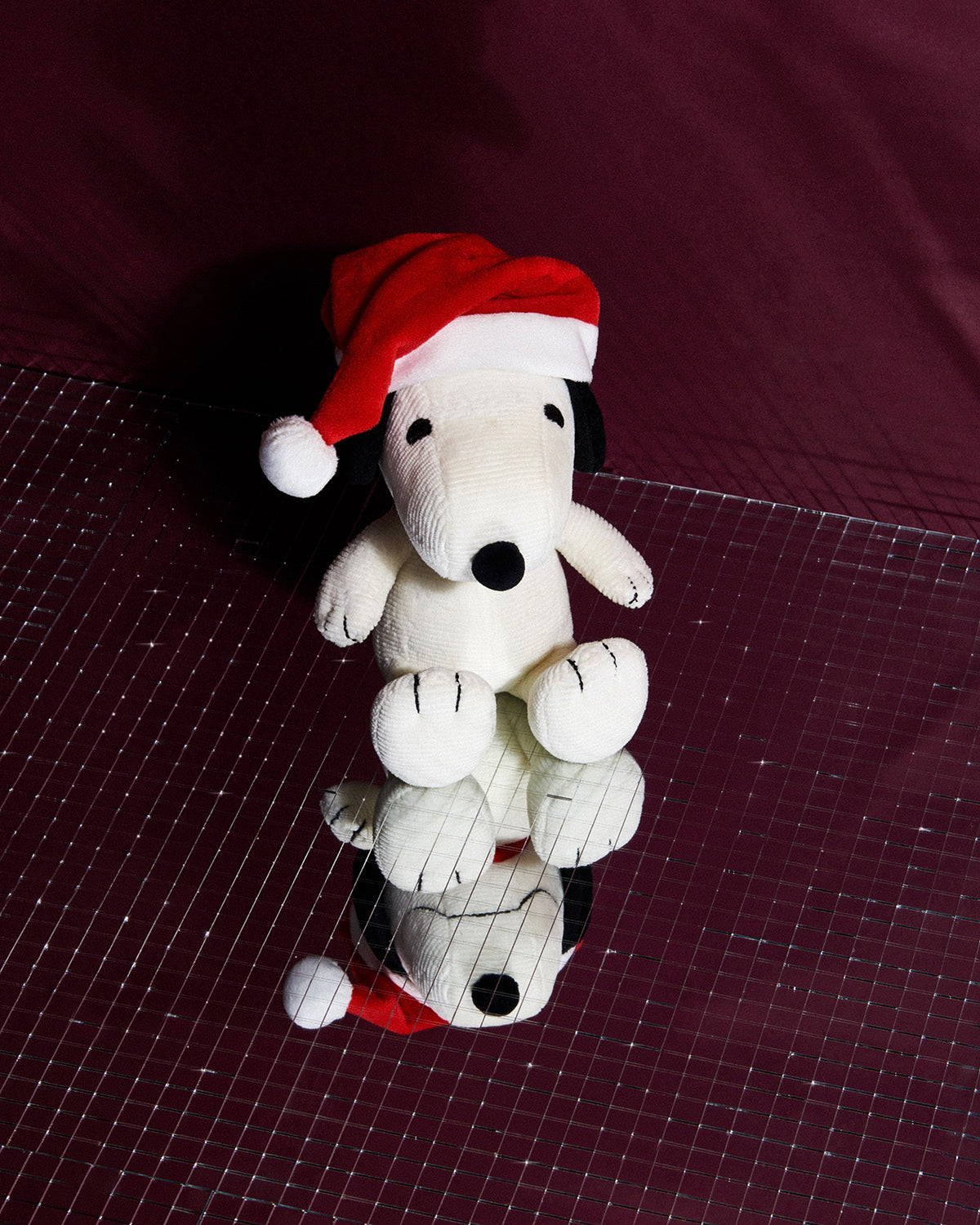 Plush PEANUTS SNOOPY Sitting WITH CHRISTMAS HAT 7"