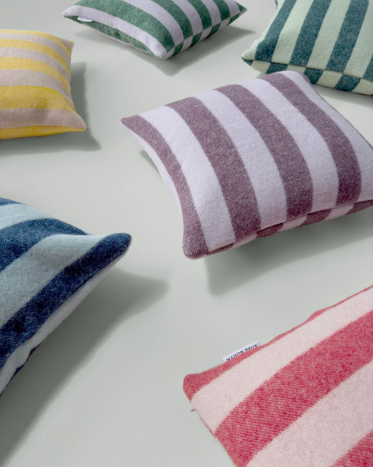 Cushion Cover CANDY WRAP Navy / Ice Blue 20 x 20in