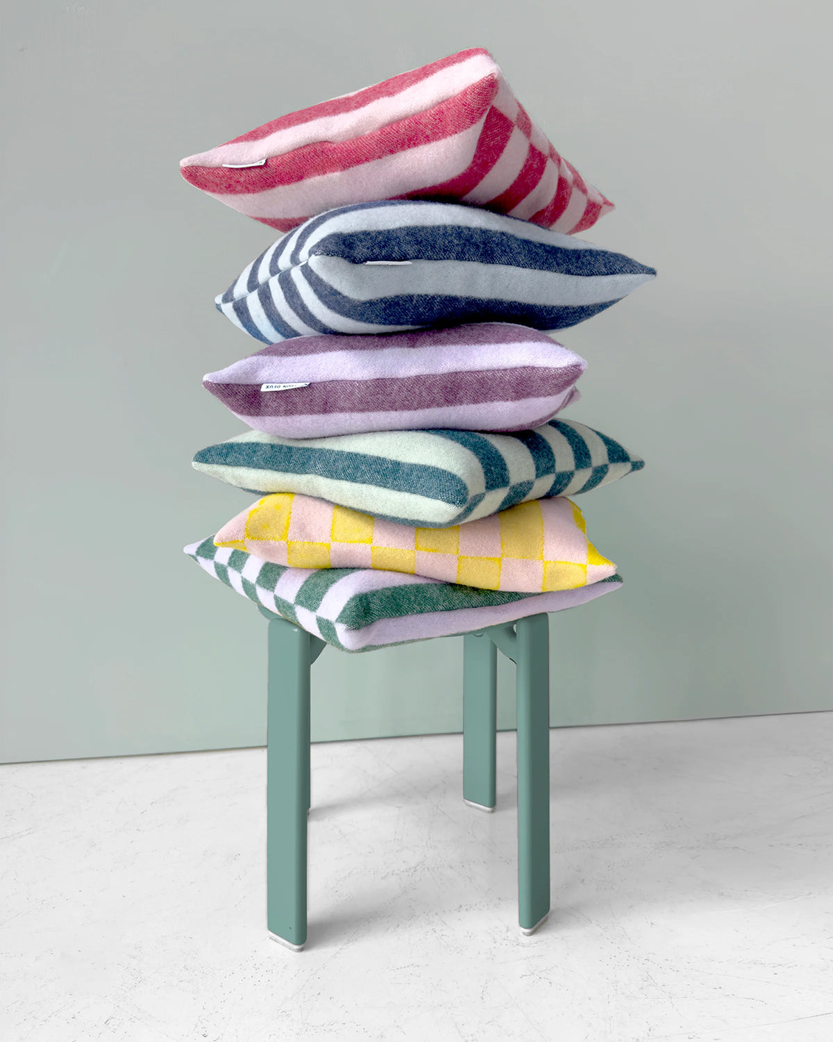 Cushion Cover CANDY WRAP Navy / Ice Blue 20 x 20in