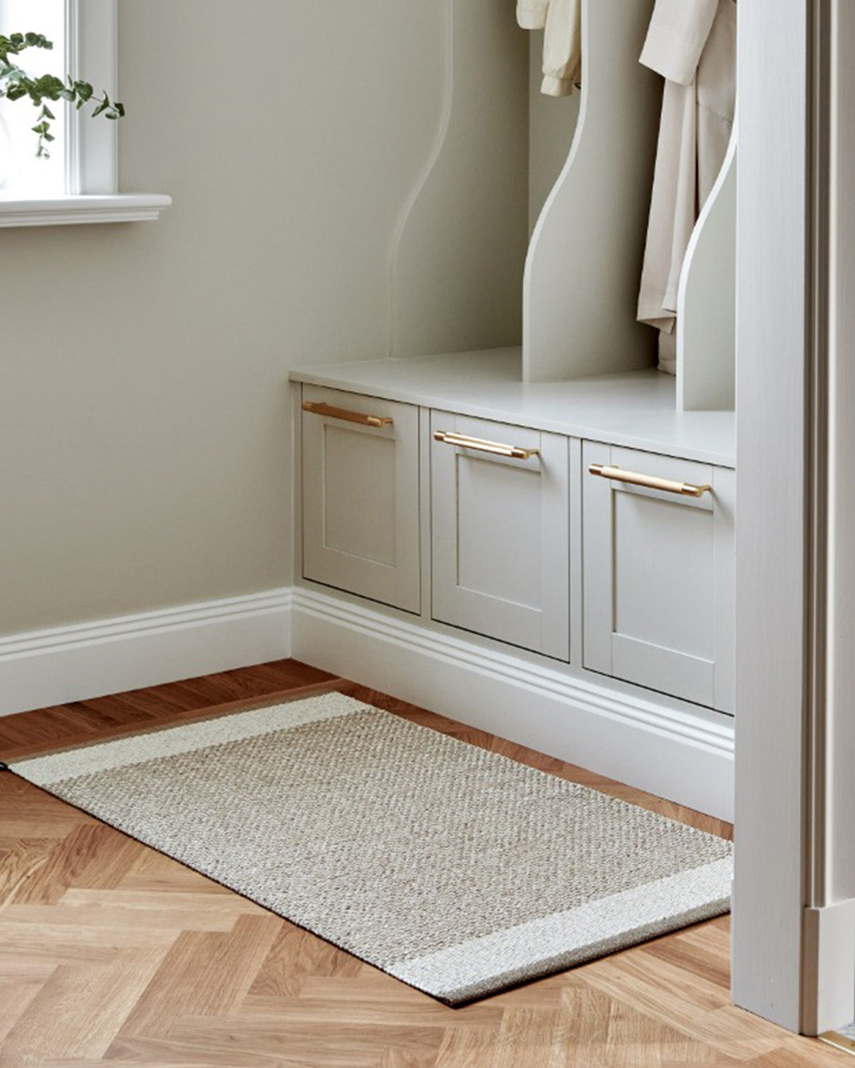 Rug EDIT Mud/Vanilla/Linen met. 4.5 x 6.5 ft