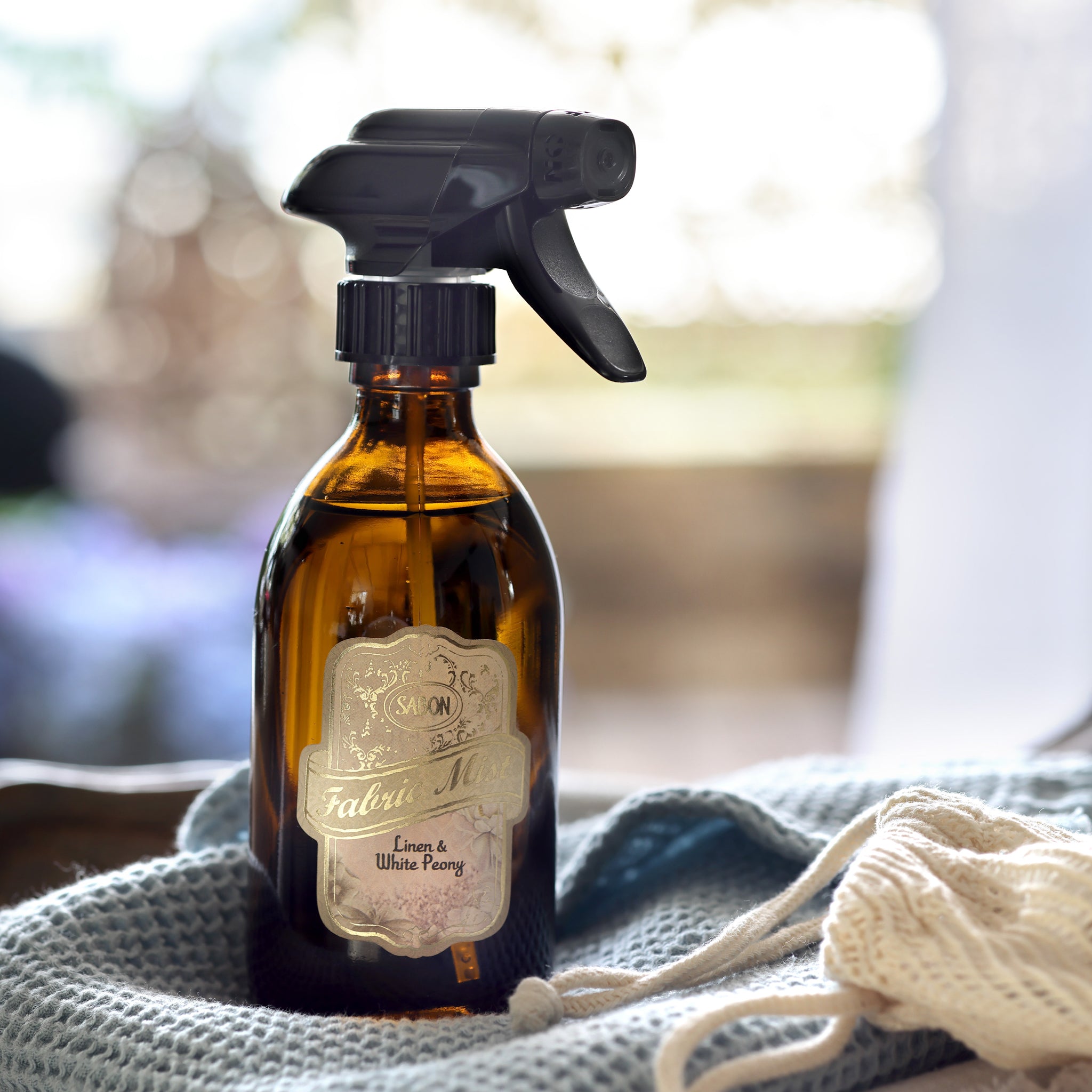 Fabric Mist Linen & White Peony 10.5oz (300mL)