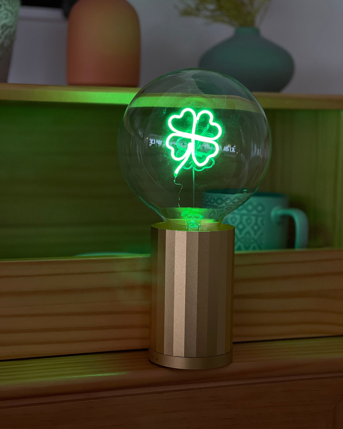 Bulb CLOVER Green with Base Table Lamp PORTABLE Black