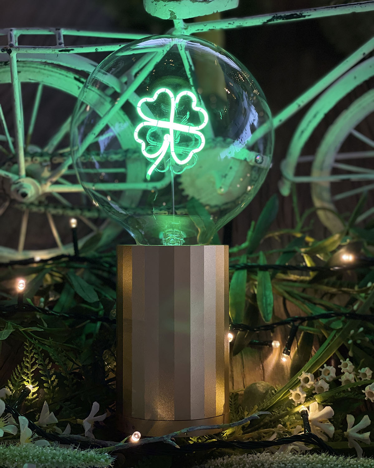 Bulb CLOVER Green with Base Table Lamp PORTABLE Black