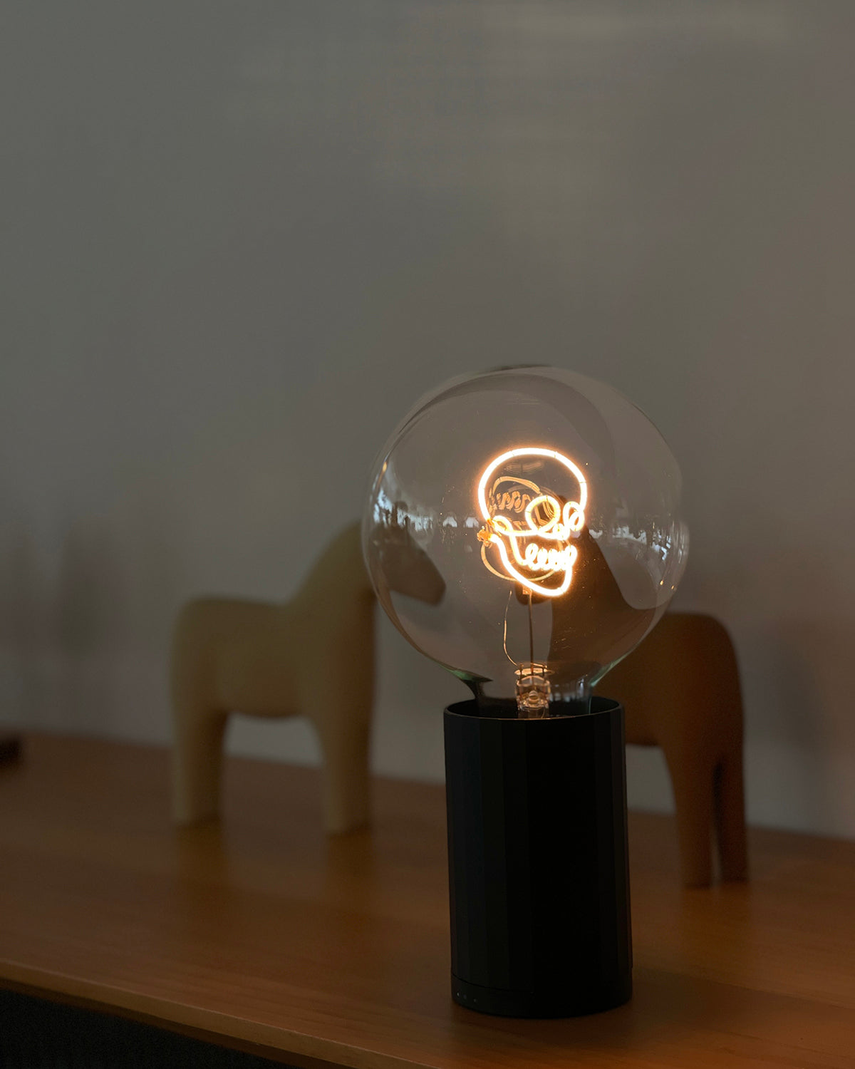 Bulb SKULL Amber with Base Table Lamp PORTABLE Black