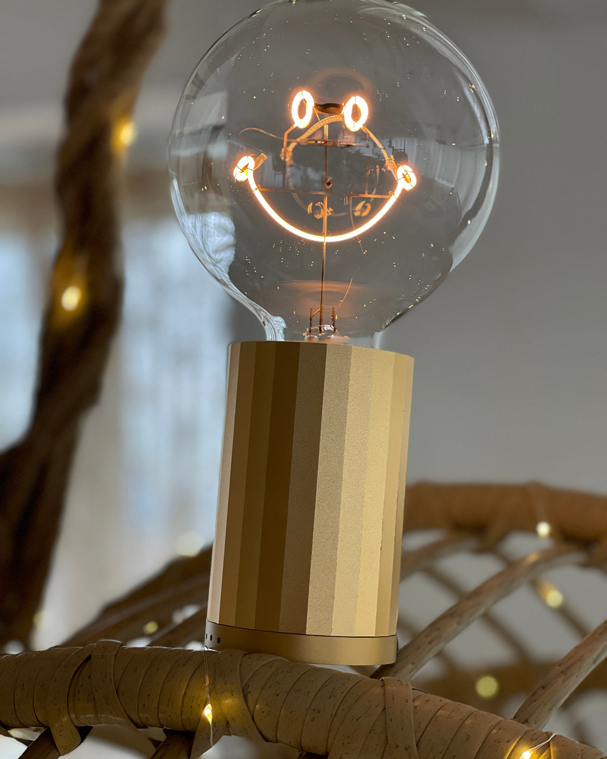 Bulb SMILEY Amber with Base Table Lamp PORTABLE Black