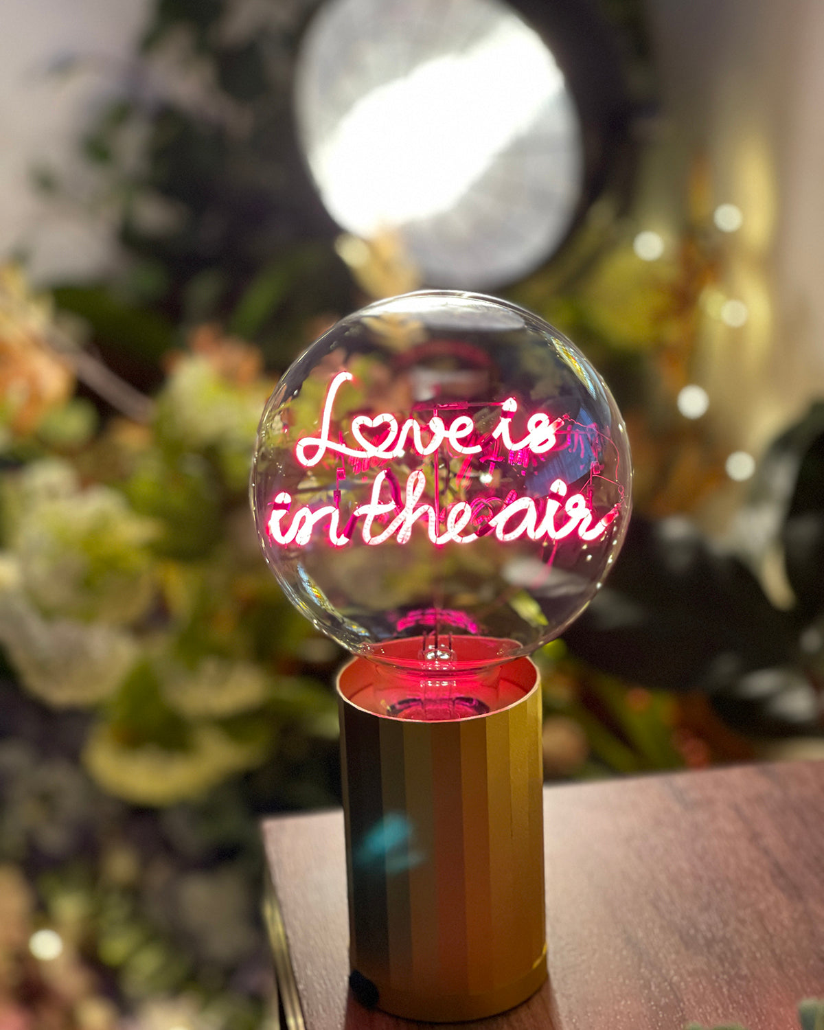 Bulb LOVE IS IN THE AIR Red with Base Table Lamp PORTABLE Black