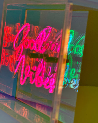 MITBOX GOOD VIBES - MULTI COLOUR - ACRYLIC - RECHARGEABLE