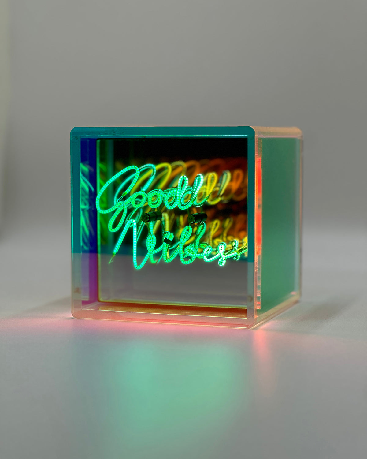MITBOX GOOD VIBES - MULTI COLOUR - ACRYLIC - RECHARGEABLE