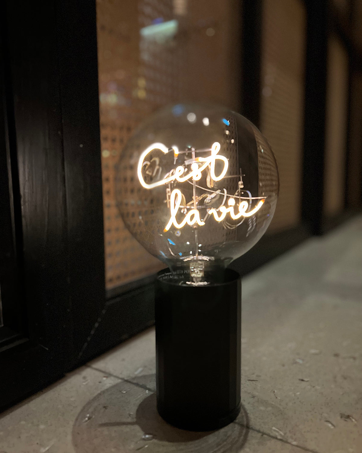 Bulb C'EST LA VIE Amber with Base Table Lamp PORTABLE Black