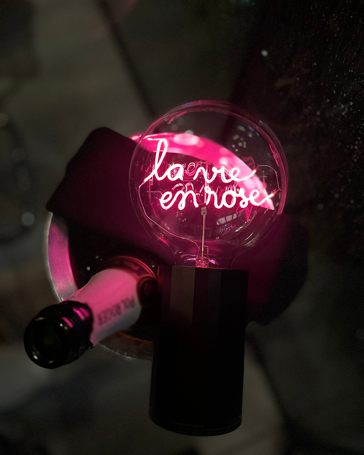 Bulb LA VIE EN ROSE Red with Base Table Lamp PORTABLE Black