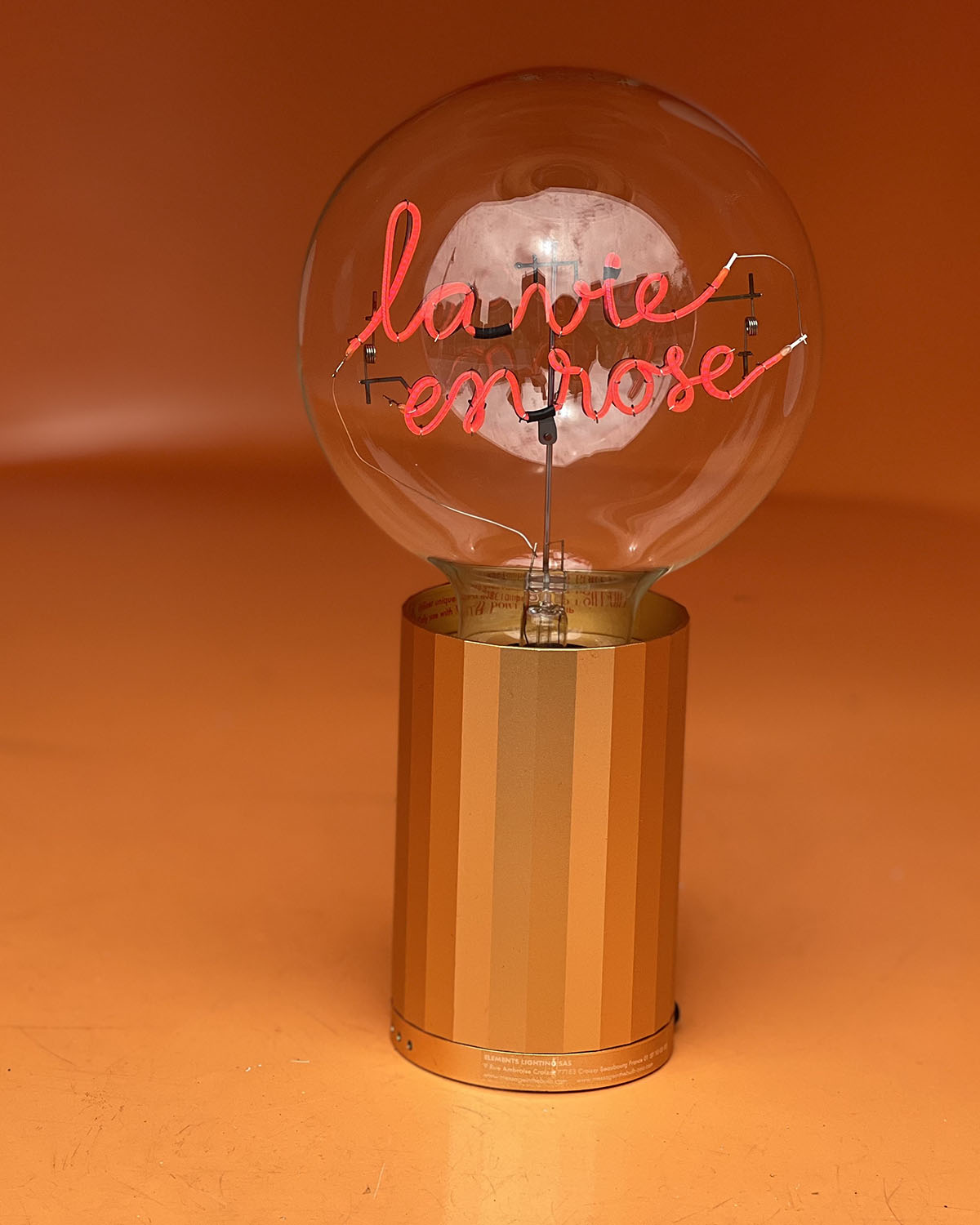 Bulb LA VIE EN ROSE Red with Base Table Lamp PORTABLE Black