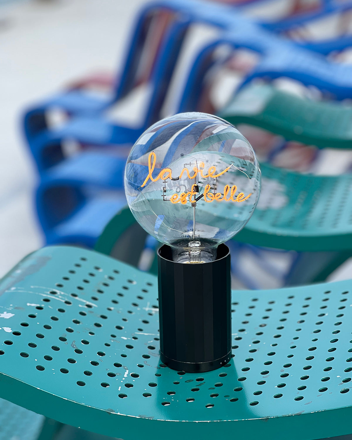 Bulb LA VIE EST BELLE Amber with Base Table Lamp PORTABLE Black