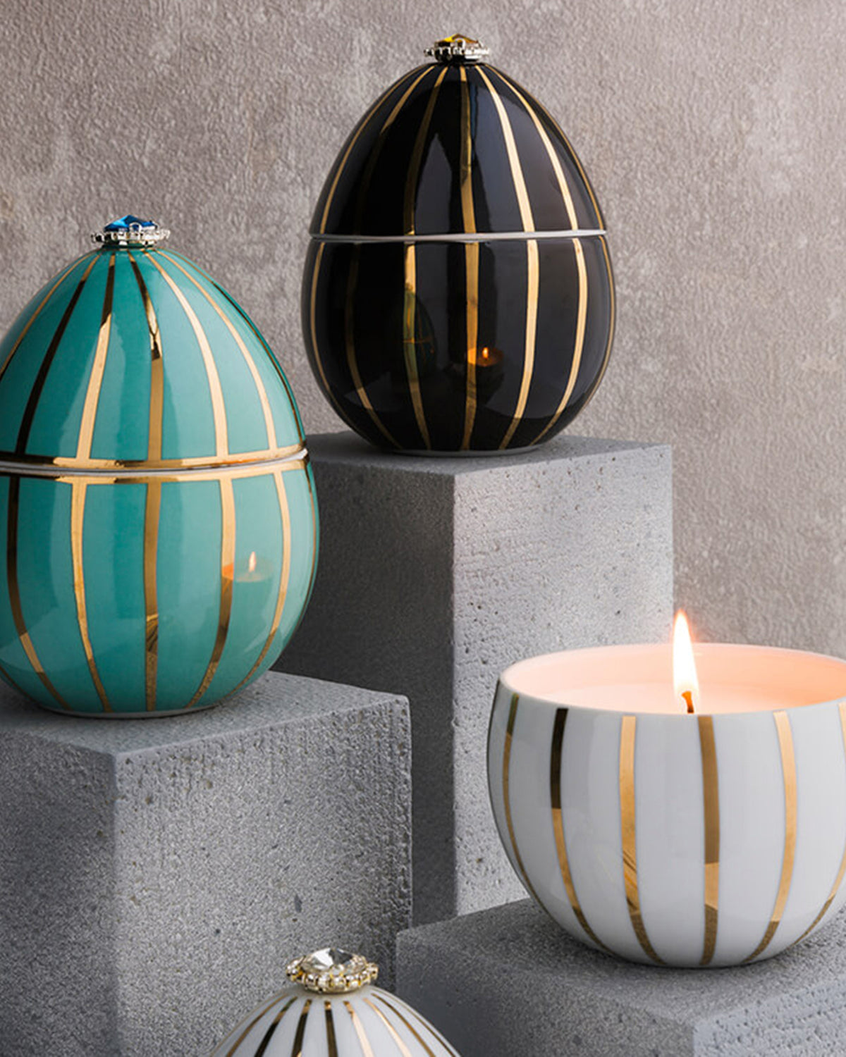 Candle in Ceramic Egg BOIS DE ROUSSIE 200gr BLACK GOLD STRIPES 5.12 diam. x 6.5 in