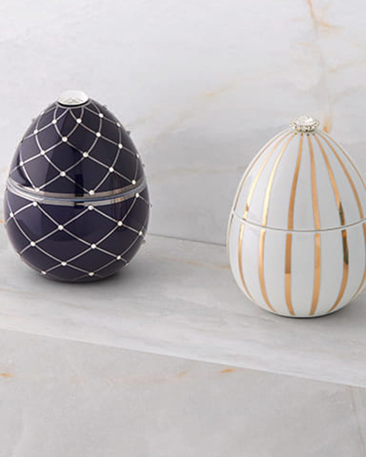 Candle in Ceramic Egg BOIS DE ROUSSIE 200gr White Gold Stripes 5.12 diam. x 6.5 in