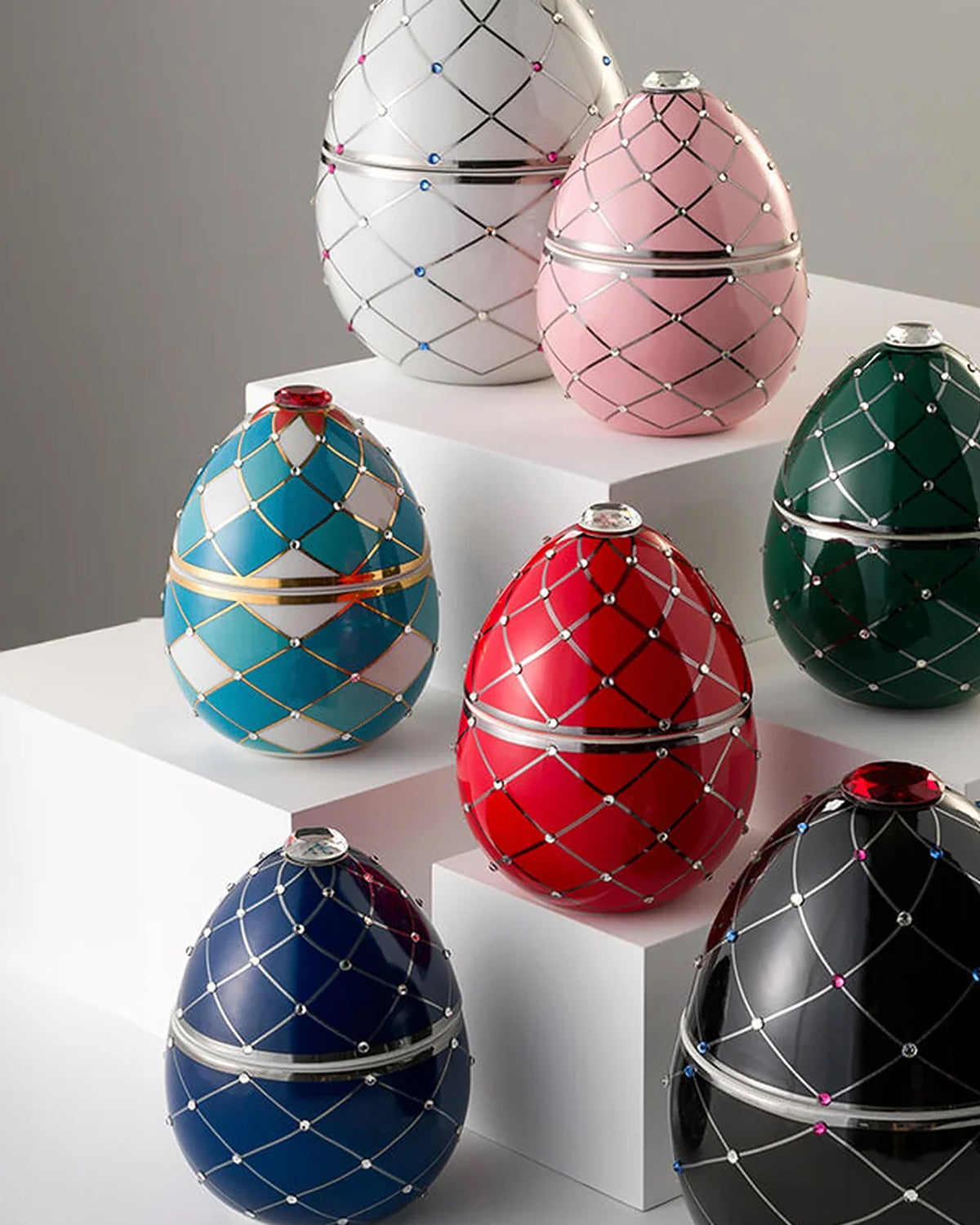 Candle in Ceramic Egg BOIS DE ROUSSIE 200gr Harlequin Blue 5.12 diam. x 6.5 in