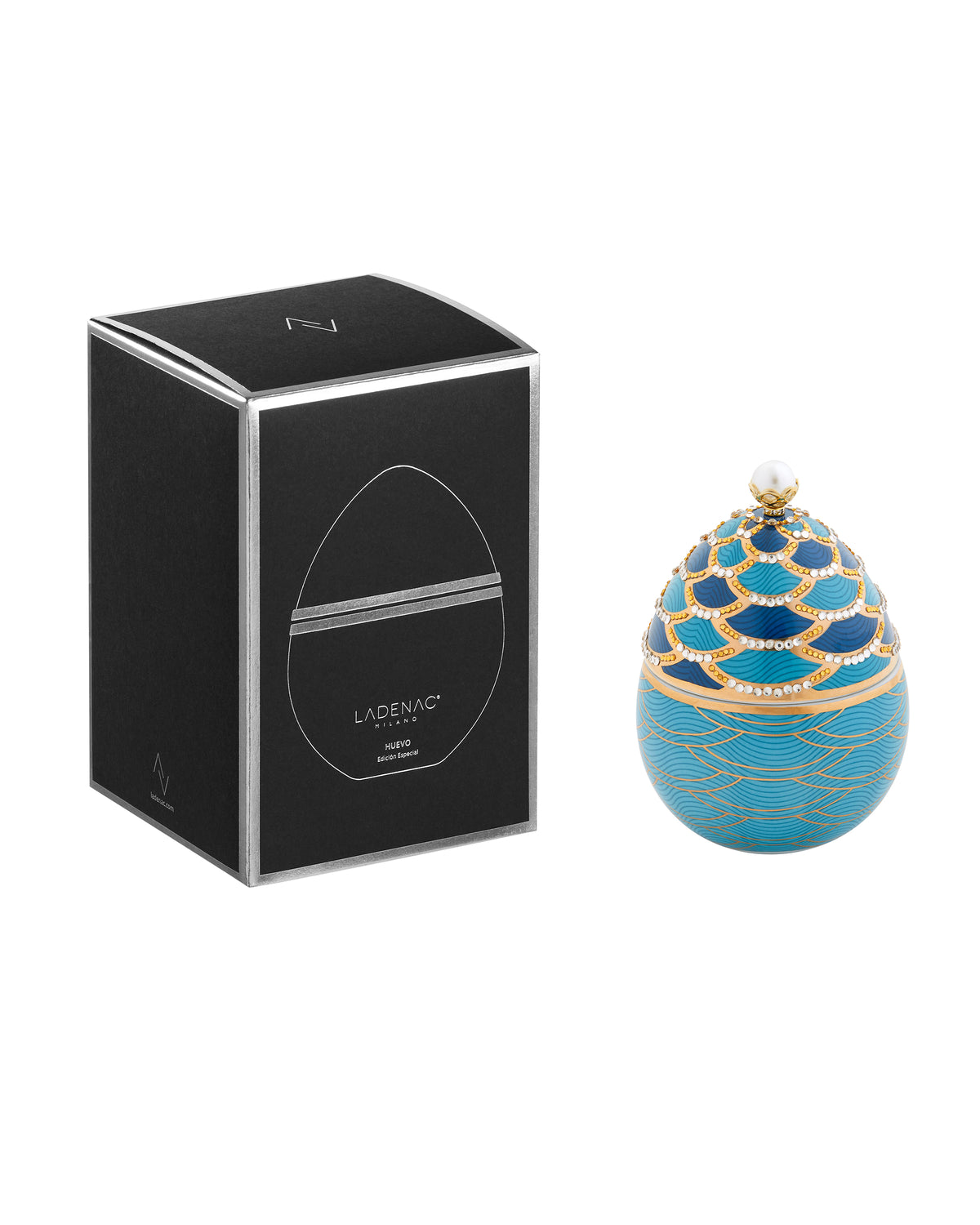 Candle in Ceramic Egg BOIS DE ROUSSIE SCALES 200gr 5.12 diam. x 6.5 in
