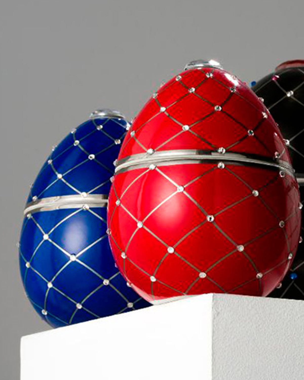 Candle in Ceramic Egg BOIS DE ROUSSIE 200gr Dark Blue Silver Stripes 5.12 diam. x 6.5 in