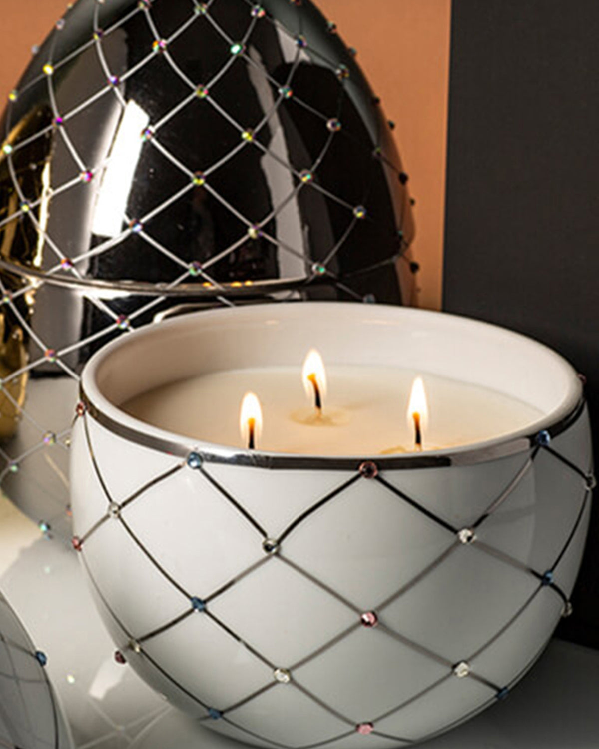Candle in Ceramic Egg BOIS DE ROUSSIE 450gr White Silver Stripes 6.5 diam. x 7.48 in