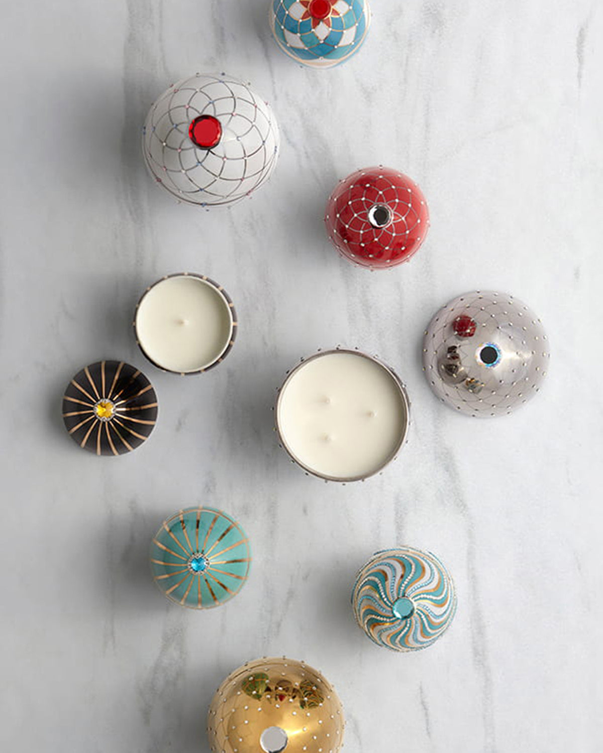 Candle in Ceramic Egg BOIS DE ROUSSIE 450gr White Silver Stripes 6.5 diam. x 7.48 in