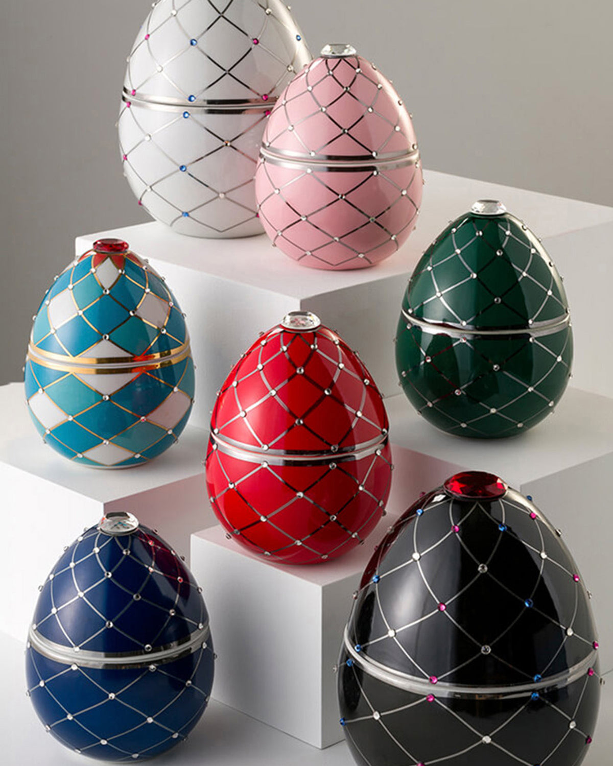 Candle in Ceramic Egg BOIS DE ROUSSIE 200gr Green Silver Stripes 5.12 diam. x 6.5 in