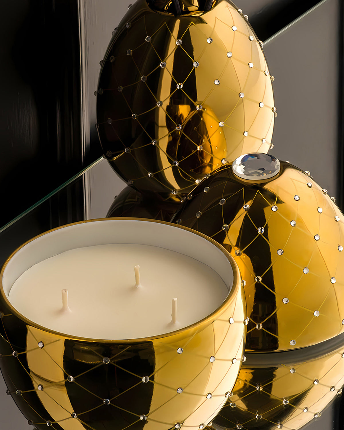 Candle in Ceramic Egg BOIS DE ROUSSIE GOLD and CRYSTALS 450gr 6.5 diam. x 7.48 in