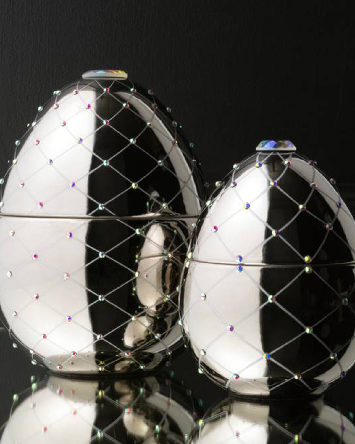 Candle in Ceramic Egg BOIS DE ROUSSIE SILVER 450gr 6.5 diam. x 7.48 in