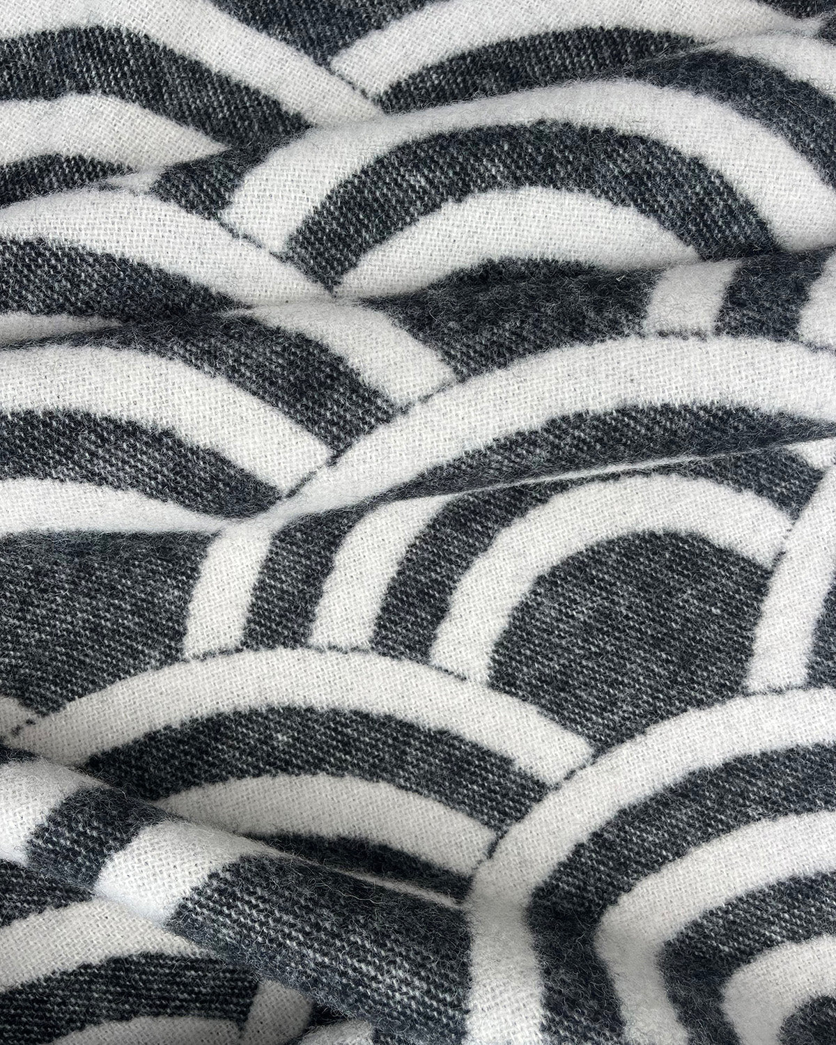 Maison Deux Blanket MOOOI LUCKY O's Black