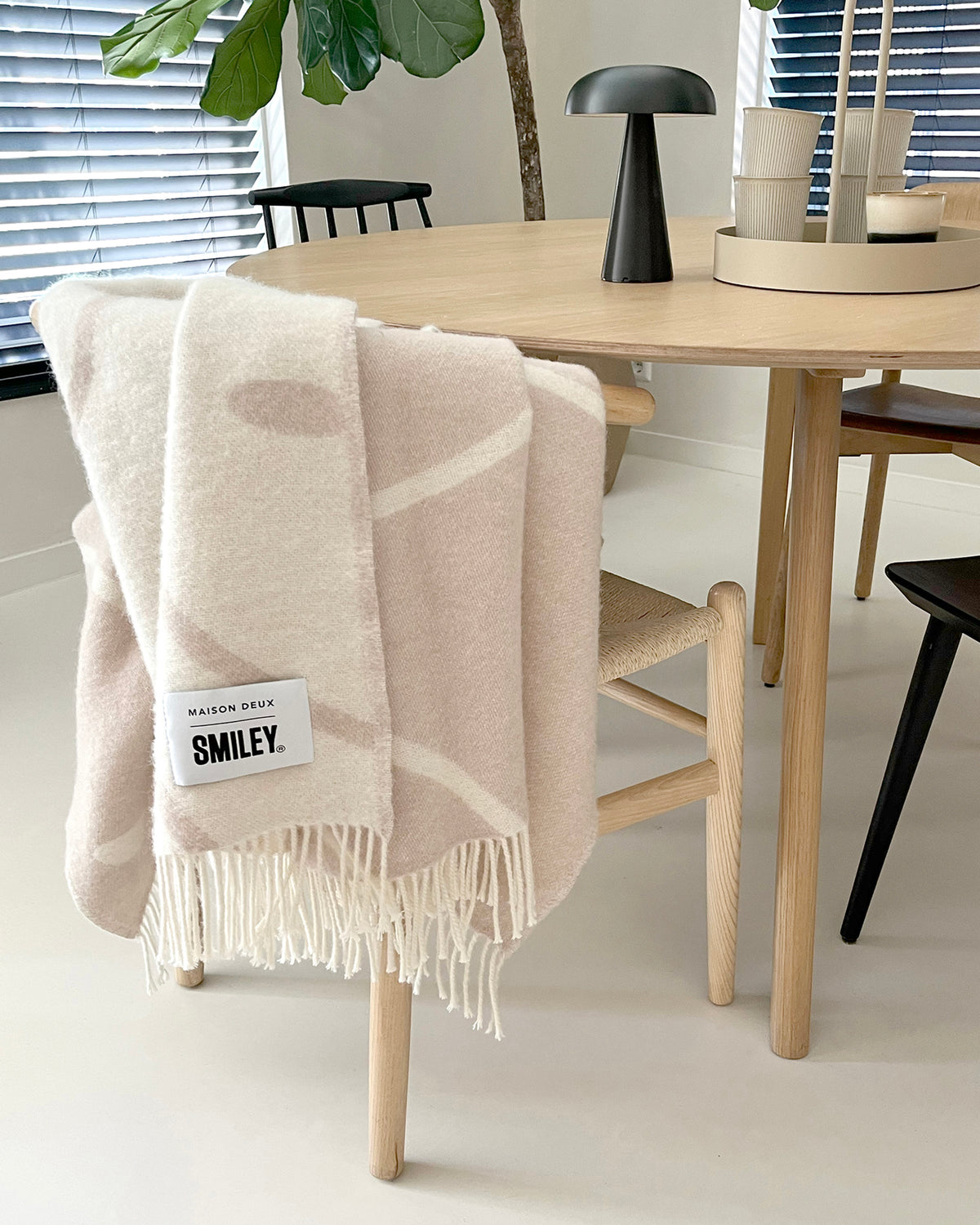 Maison Deux Blanket SMILEY White / Grey Print 4.25 x 6.5 ft