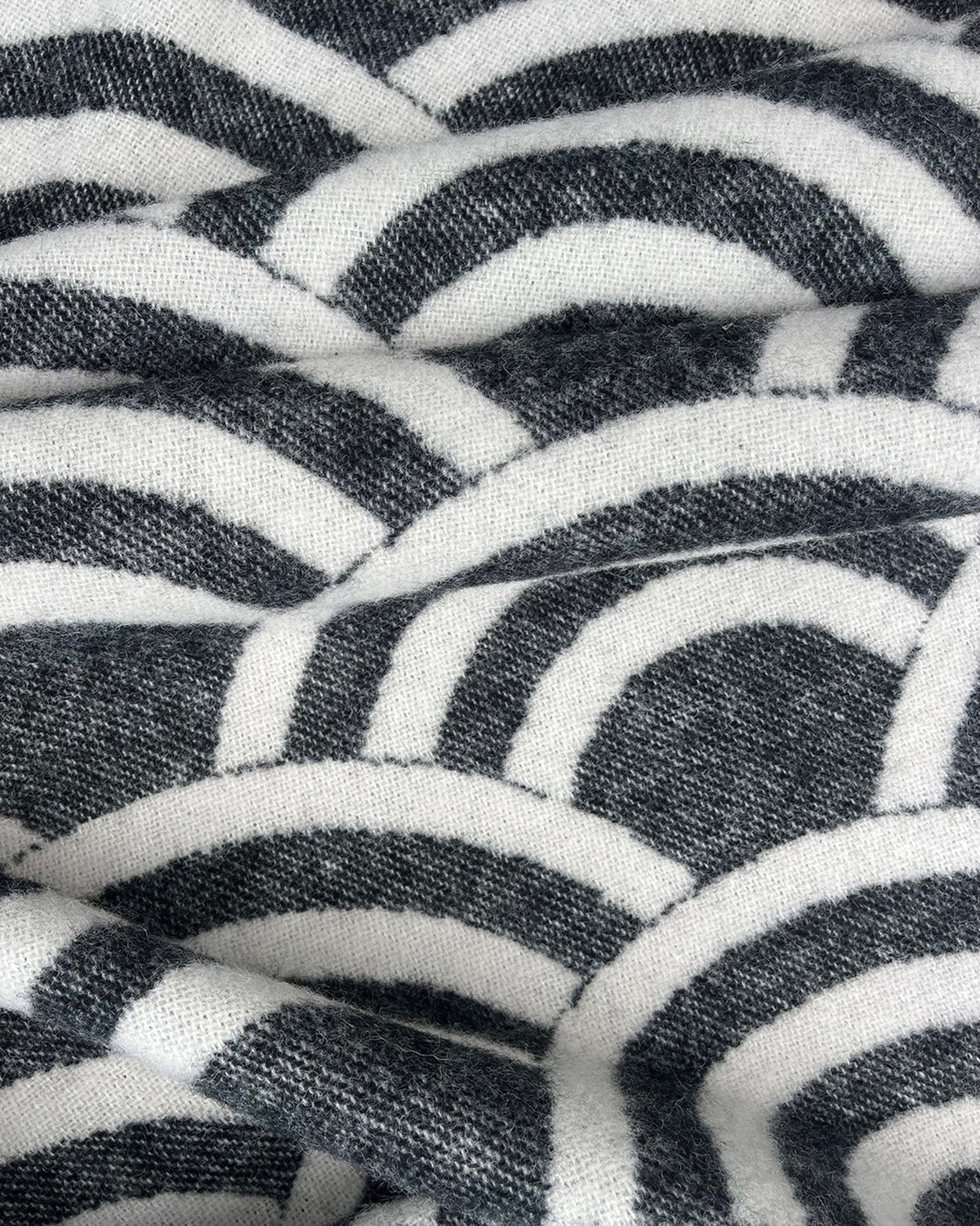 Maison Deux Blanket MOOOI LUCKY O's Black