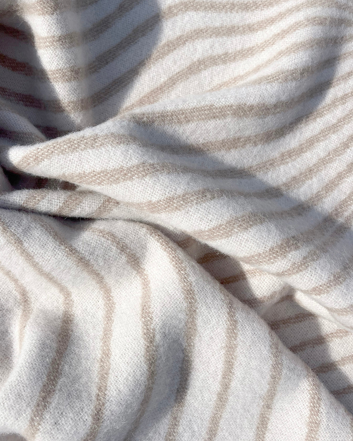 Maison Deux Blanket MOOOI TECHNO BEE Coffee Cream