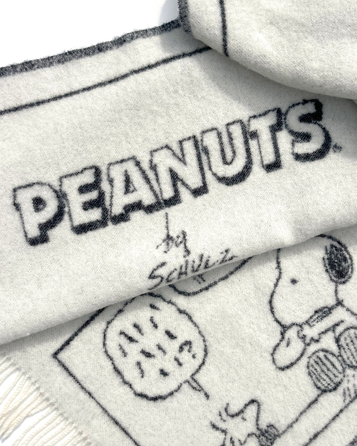 Blanket PEANUTS DOUGHNUT Comic Strip Black / White 4.25 x 6.5ft