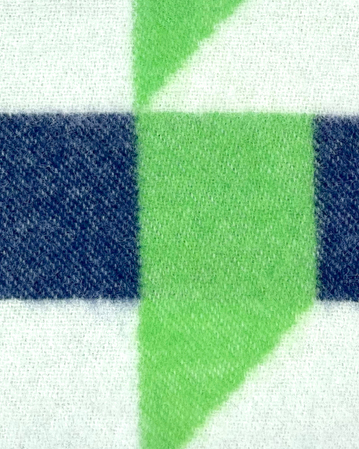 Blanket CUBICS Apple / Navy Print 4.25 x 6.5ft