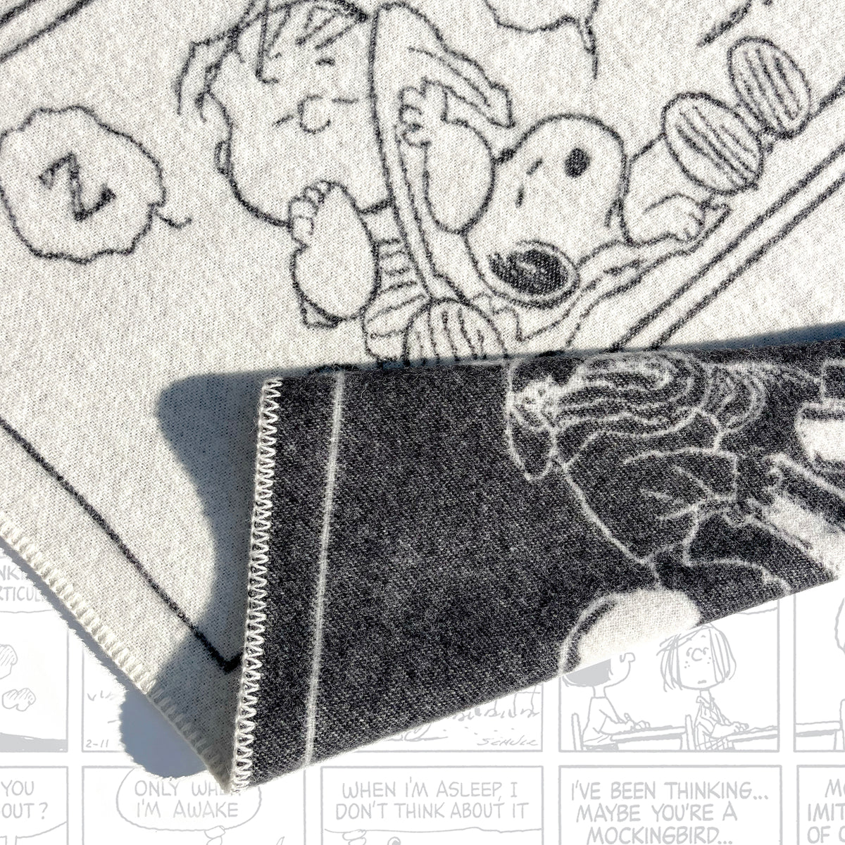 Blanket PEANUTS ZZZ Black / White 4.25 x 6.5ft