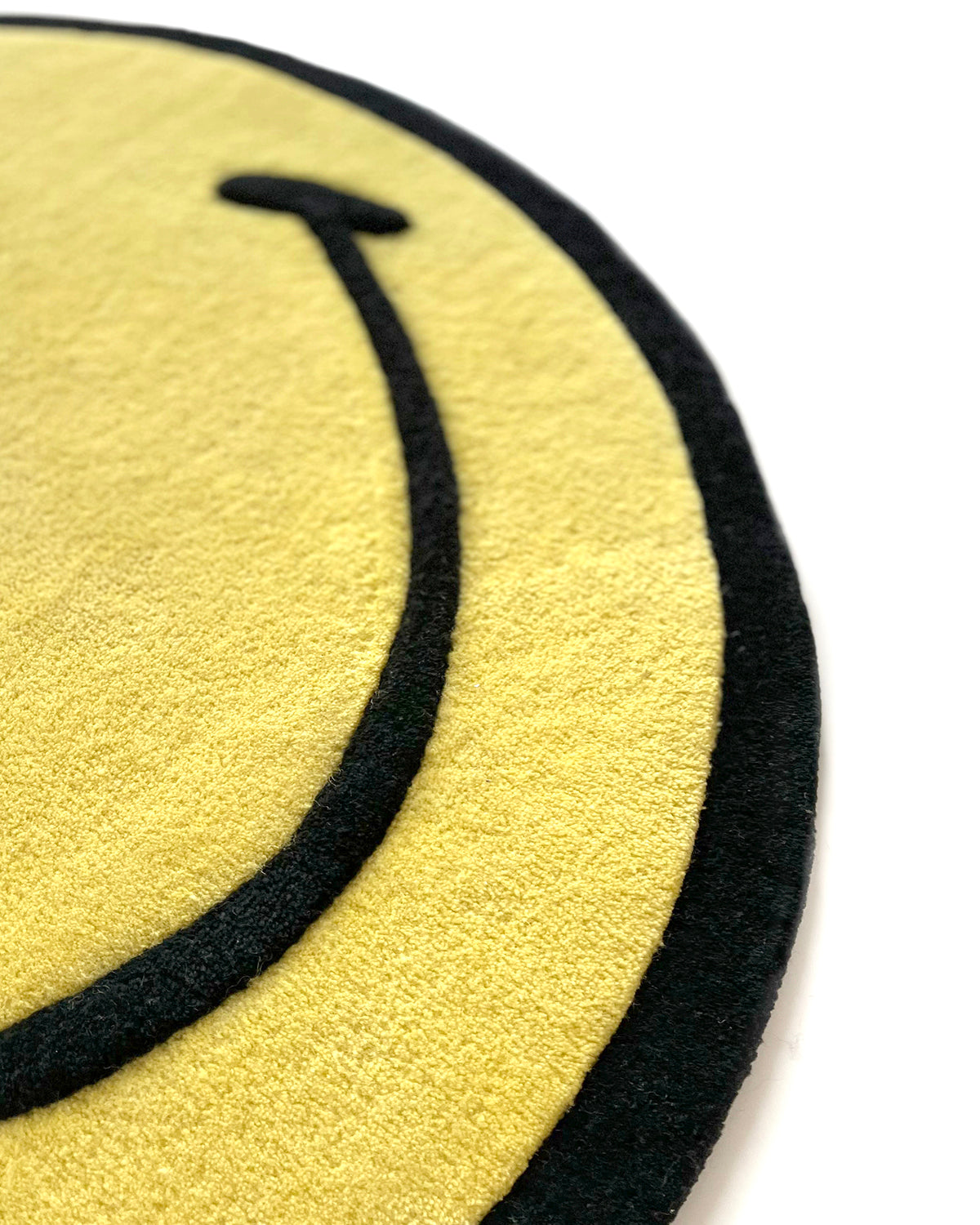 Maison Deux Rug SMILEY® Yellow 6.5 ft diameter