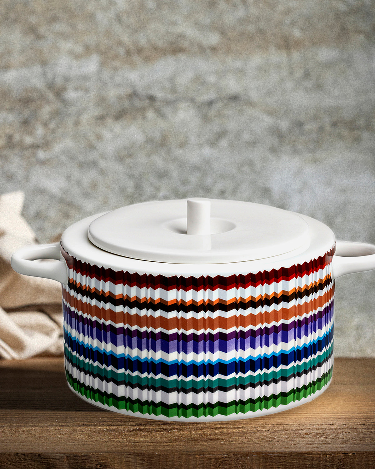 Waves Soup Tureen. Dimensions: 12.4" × 8.58" × H 5.98"