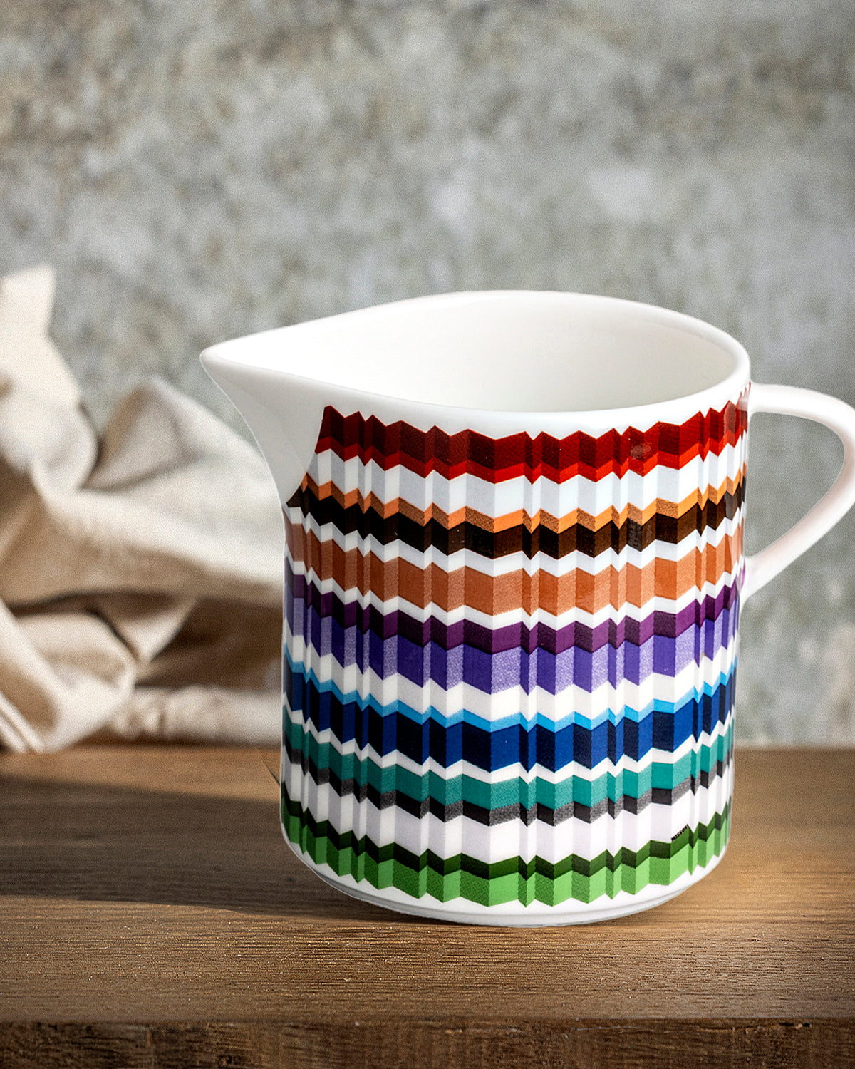 Waves Creamer. Dimensions: Ø 3.54" × H 3.35"