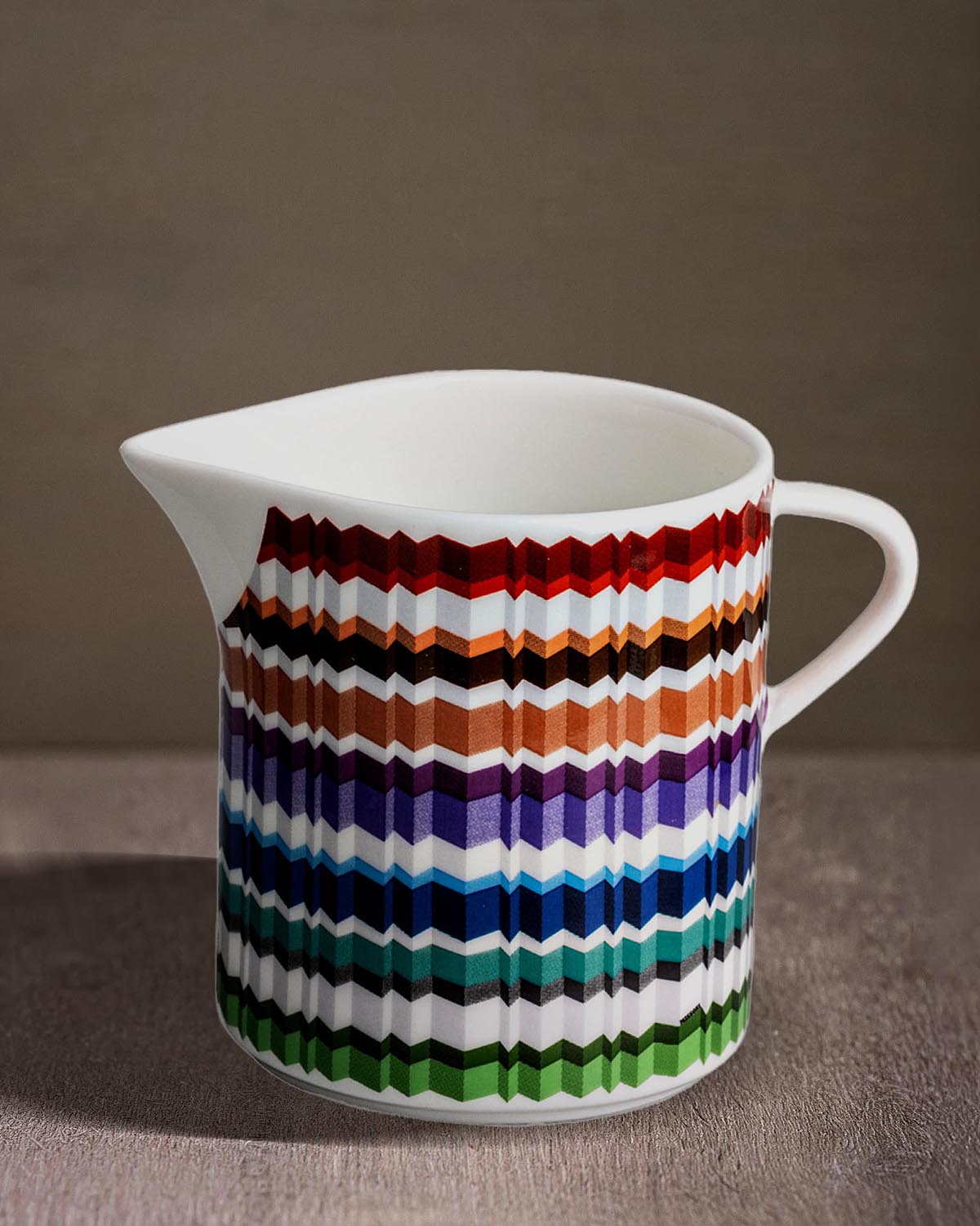 Waves Creamer. Dimensions: Ø 3.54" × H 3.35"