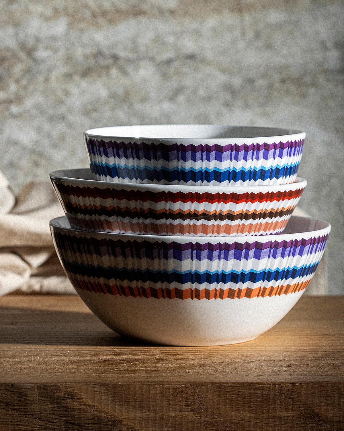 Waves Arabic Cup Set of 6 in luxury box. Dimensions: Ø 2.44" × H 1.97"