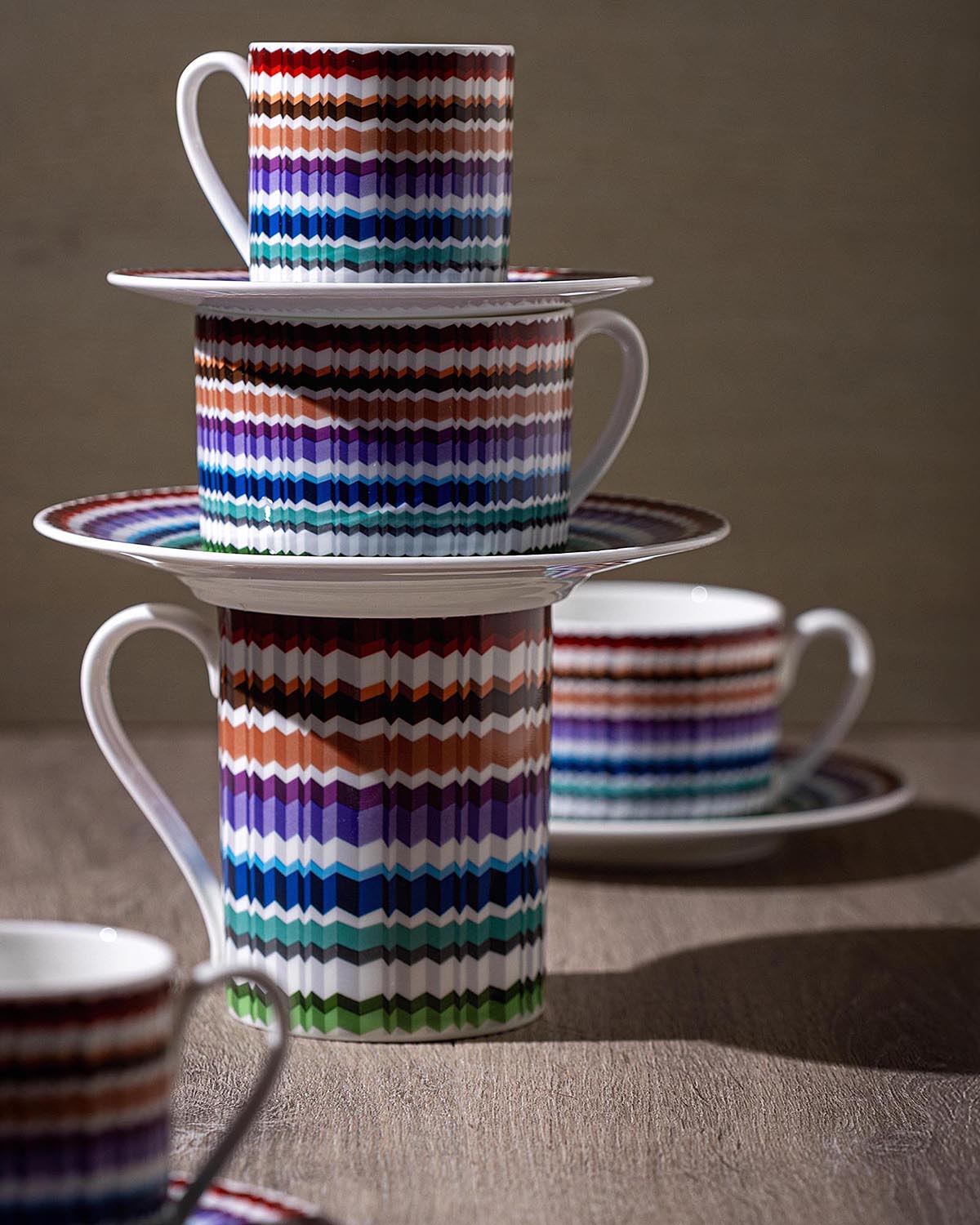 Waves Mug in Luxury Box Dimensions: Ø 2.95" × H 3.86"